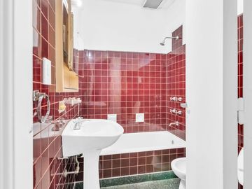 CASA EN VENTA 6 AMB PARQUE AVELLANEDA