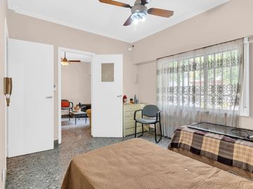 CASA EN VENTA 6 AMB PARQUE AVELLANEDA