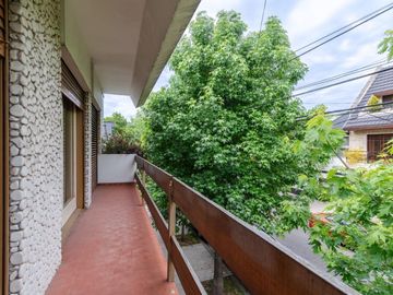 CASA EN VENTA 6 AMB PARQUE AVELLANEDA