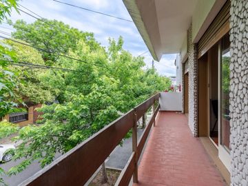 CASA EN VENTA 6 AMB PARQUE AVELLANEDA