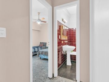 CASA EN VENTA 6 AMB PARQUE AVELLANEDA