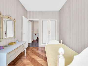 CASA EN VENTA 6 AMB PARQUE AVELLANEDA