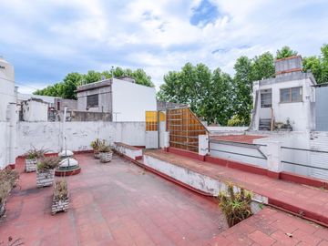 CASA EN VENTA 6 AMB PARQUE AVELLANEDA