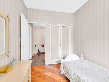 CASA EN VENTA 6 AMB PARQUE AVELLANEDA