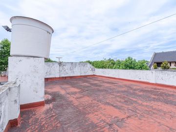 CASA EN VENTA 6 AMB PARQUE AVELLANEDA