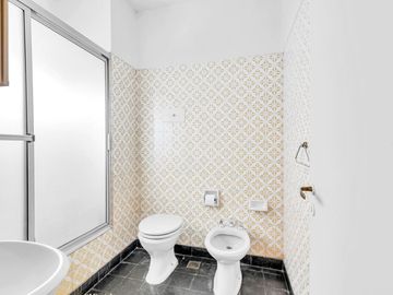 CASA EN VENTA 6 AMB PARQUE AVELLANEDA