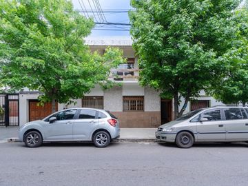 CASA EN VENTA 6 AMB PARQUE AVELLANEDA