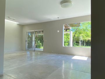 Casa en VENTA-El Lucero-3 dorm Jardin Pileta Parr