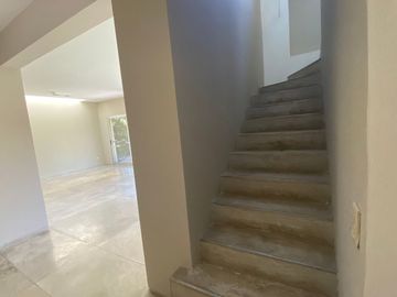 Casa en VENTA-El Lucero-3 dorm Jardin Pileta Parr