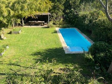 Casa en VENTA-El Lucero-3 dorm Jardin Pileta Parr