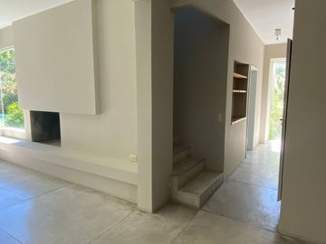 Casa en VENTA-El Lucero-3 dorm Jardin Pileta Parr