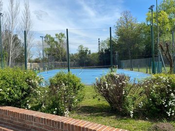 Casa en VENTA-El Lucero-3 dorm Jardin Pileta Parr