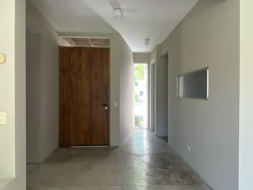 Casa en VENTA-El Lucero-3 dorm Jardin Pileta Parr