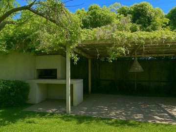 Casa en VENTA-El Lucero-3 dorm Jardin Pileta Parr