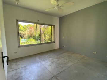 Casa en VENTA-El Lucero-3 dorm Jardin Pileta Parr