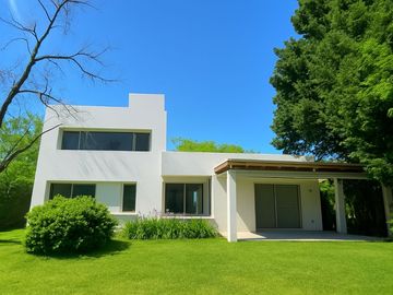 Casa en VENTA-El Lucero-3 dorm Jardin Pileta Parr