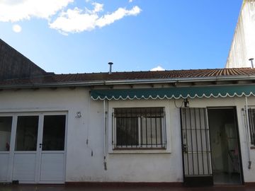 VENTA CASA 3 AMBIENTES CASTELAR NORTE