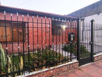 VENTA CASA 3 AMBIENTES CASTELAR NORTE