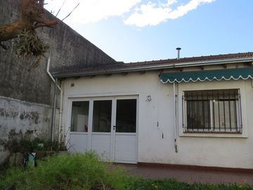 VENTA CASA 3 AMBIENTES CASTELAR NORTE