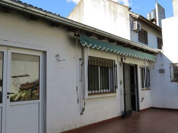VENTA CASA 3 AMBIENTES CASTELAR NORTE