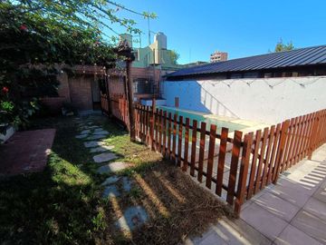 Casa 5 ambientes con depto 2 ambientes V Lynch