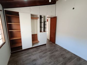 Casa 5 ambientes con depto 2 ambientes V Lynch