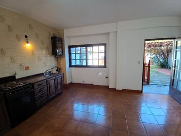 Casa 5 ambientes con depto 2 ambientes V Lynch