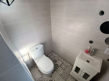 Casa 5 ambientes con depto 2 ambientes V Lynch