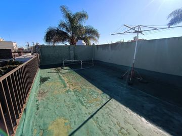 Casa 5 ambientes con depto 2 ambientes V Lynch