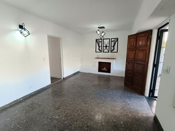 Casa 5 ambientes con depto 2 ambientes V Lynch