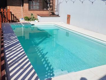 Casa 5 ambientes con depto 2 ambientes V Lynch