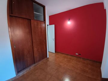 Casa 5 ambientes con depto 2 ambientes V Lynch