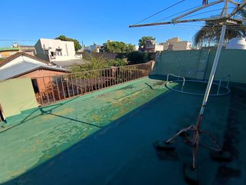 Casa 5 ambientes con depto 2 ambientes V Lynch