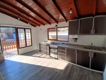 Casa 5 ambientes con depto 2 ambientes V Lynch