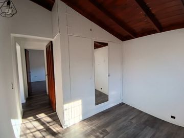 Casa 5 ambientes con depto 2 ambientes V Lynch