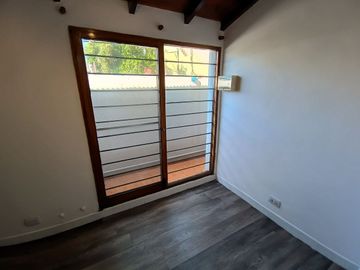 Casa 5 ambientes con depto 2 ambientes V Lynch