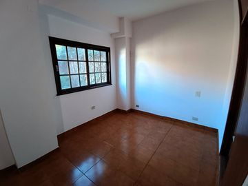 Casa 5 ambientes con depto 2 ambientes V Lynch