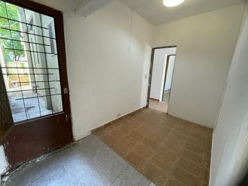 CASA 4 AMBIENTES CON COCHERA-PATIO-QUINCHO