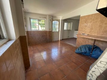 CASA 4 AMBIENTES CON COCHERA-PATIO-QUINCHO