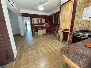 CASA 4 AMBIENTES CON COCHERA-PATIO-QUINCHO