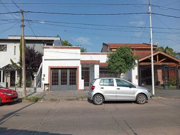 CASA 4 AMBIENTES CON COCHERA-PATIO-QUINCHO