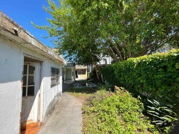 CASA 4 AMBIENTES CON COCHERA-PATIO-QUINCHO