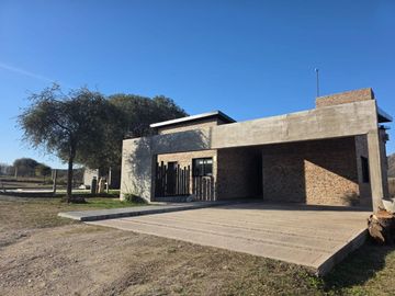 VENTA CASA 3 DORM C/PILETA TIERRALTA - MALAGUEÑO