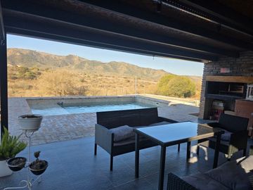 VENTA CASA 3 DORM C/PILETA TIERRALTA - MALAGUEÑO