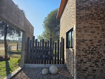 VENTA CASA 3 DORM C/PILETA TIERRALTA - MALAGUEÑO