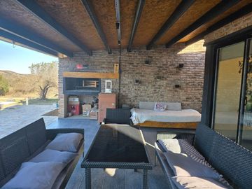 VENTA CASA 3 DORM C/PILETA TIERRALTA - MALAGUEÑO