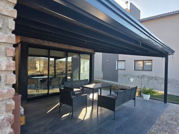 VENTA CASA 3 DORM C/PILETA TIERRALTA - MALAGUEÑO