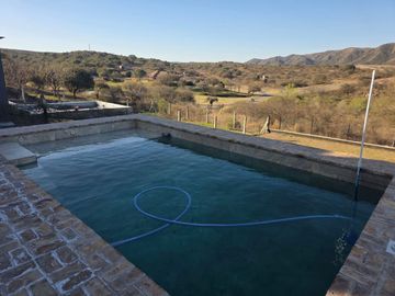 VENTA CASA 3 DORM C/PILETA TIERRALTA - MALAGUEÑO