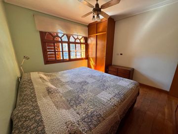 VENTA CASA 3 AMB C/QUINCHO Y PARQUE SANTOS LUGARES