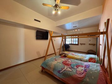 VENTA CASA 3 AMB C/QUINCHO Y PARQUE SANTOS LUGARES